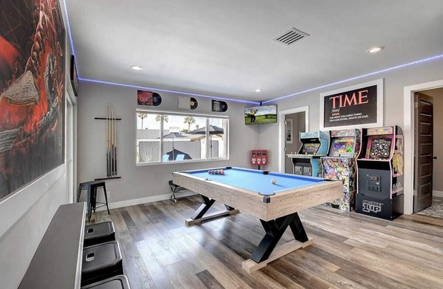 3 Master Suites Theater Game Room Near Old Townnn
