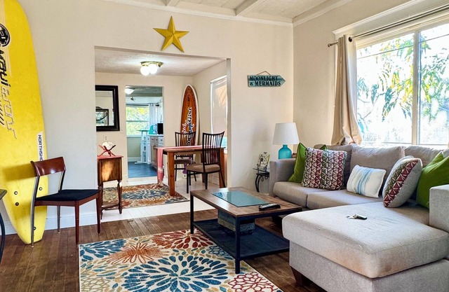 3 mi to Beaches/Downtown- Fenced Yard-Pets ok