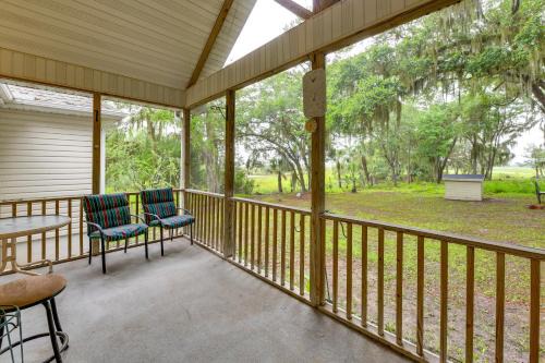 3 Mi to Historic Dtwn Family Retreat in Beaufort!