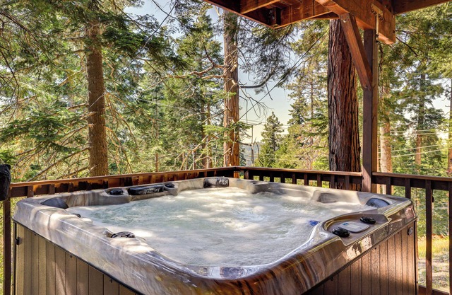 3 Mi to Lake Arrowhead Village: Dog-Friendly Cabin