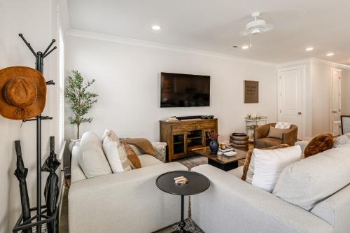 3 Mi to Ole Miss, New Build Inviting Townhome!