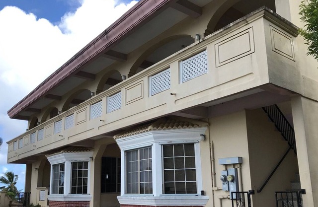 3 Minutes to Beach, Ocean View Home in Quiet Neighborhood