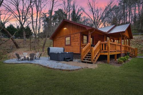 3 minutes to downtown, Hot Tub, Loft, Minutes to wineries