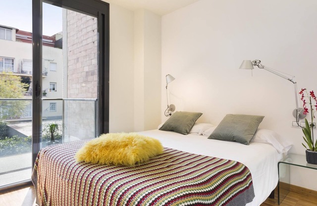 3 rooms 6 persons in Sant Gervasi with terrace near the Teknon