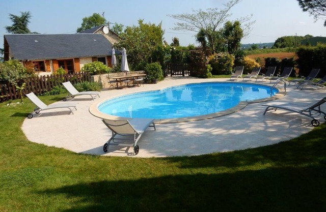 3 self-contained gites with pool and games room