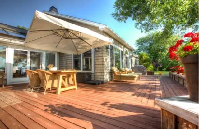 3 Sheds on the Lake - Lakefront Home