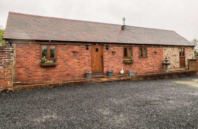 3 SUTTON BARN, with a garden in Bridgnorth