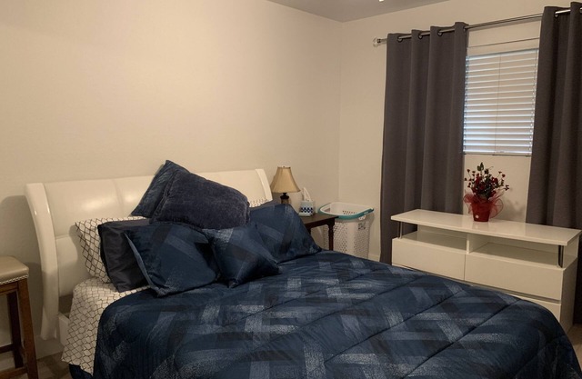 30 day Minimum Stay up to 4 months-Clean, Quaint and Cozy! Palm Springs Villas💎