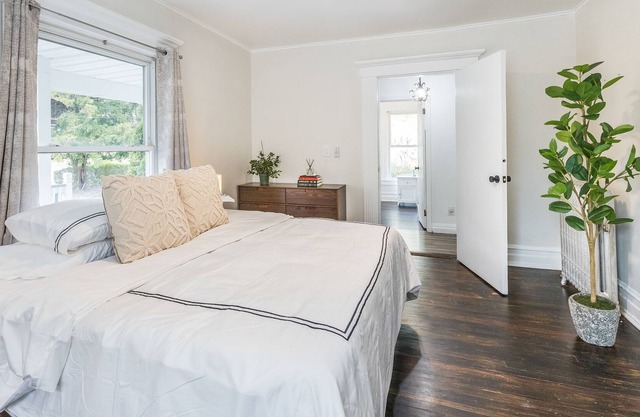 30+ Night Rental in Montclair! Great kitchen, close to NYC bus