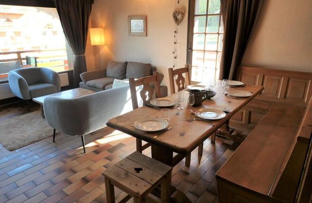 300m from ski slopes, 2nd floor, view mountain, balcony, parking, tv, 65m², Saint Gervais