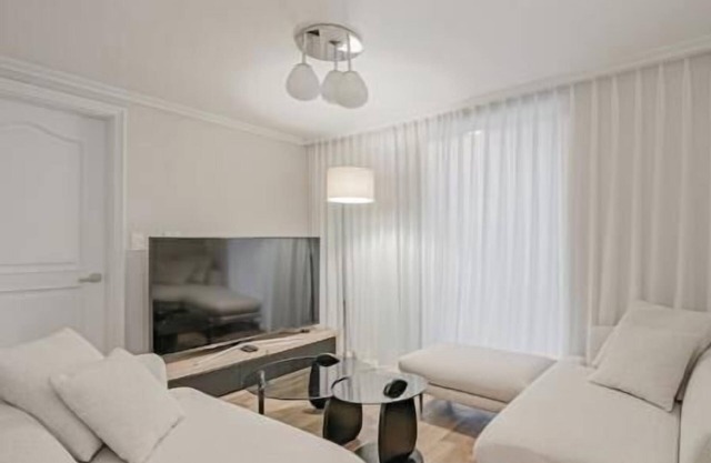 302 Apgujeong 1st, 2Room Queen-bed, 2 Single-beds