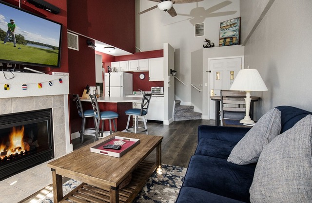 303 - Maritime-Nautical 2 Bedroom/2 Level Condo Suite