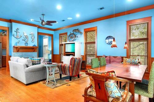 30A Graytn Greatful by AvantStay Charming HomeCottage Walk to Western Lake