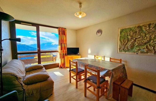 30m from ski slopes, 4th floor, balcony, tv, ski locker, 40m², Peisey-Vallandry