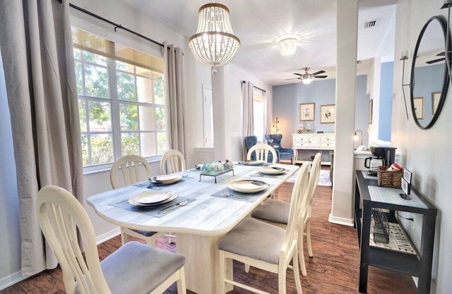 3214 W Bay Ave · Relaxing Retreat:Poolside Escape