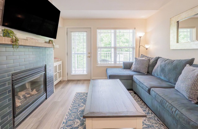 325 - Two Bedroom Condo Suite w/Water Views from Balcony