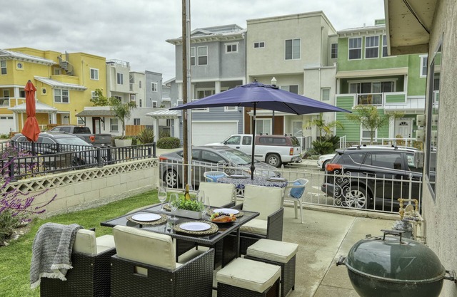 331 San Luis 2 Bedroom Duplex by RedAwning