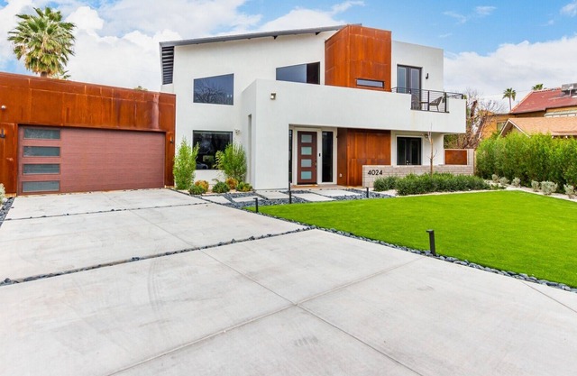 33rd Modern Phoenix 4 Bedroom Home by Redawning