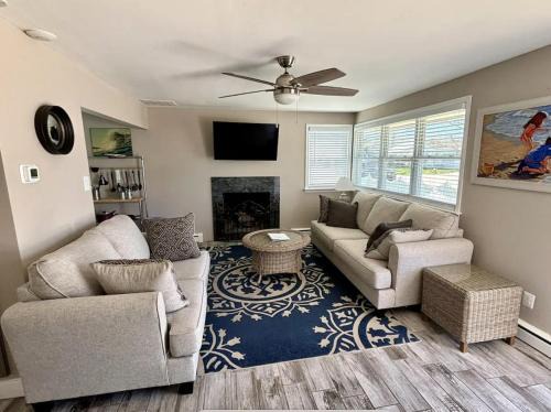 33rd St Unit A 2BR Beach Home Hideaway Parking