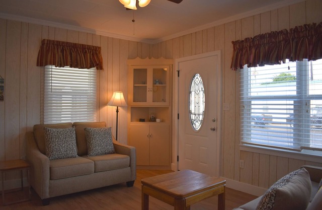 340 Hollister 2 Bedroom Home by Redawning