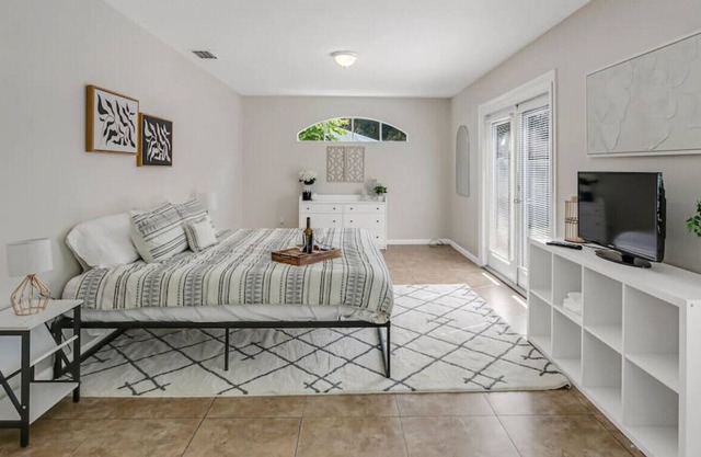 3606 w bay to bay · Beautiful home! walk to bayshore/spacious backyard