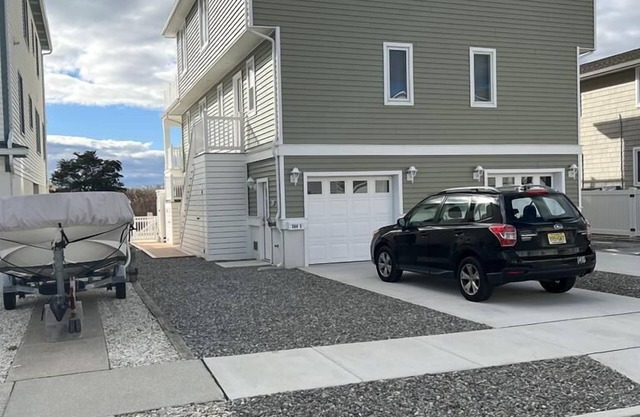 364 47th Place, Unit:East