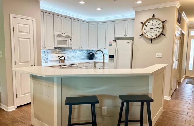 37 Fountain Drive West 2B * FREE Linens & Towels * Beach Cart, Wi-Fi, Smart TVs