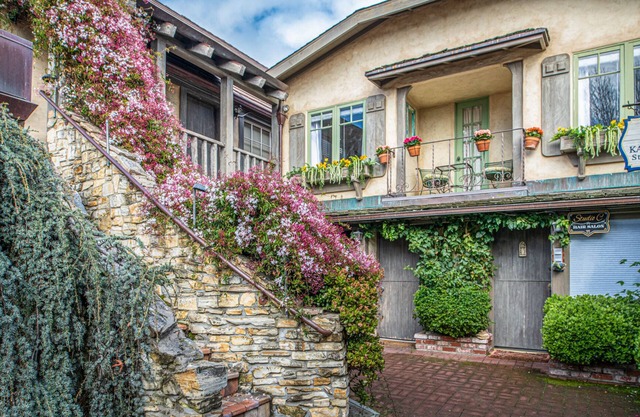 3795 The Artist's Way - Adorable Downtown Flat
