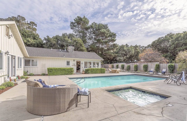 3799 Carmel Valley Retreat ~ Pool, Jacuzzi, Games