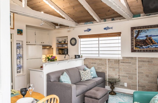 3804 Mermaid Loft 1 Bedroom Home by Redawning