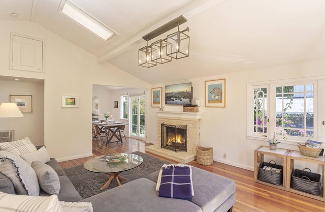 3861 Live, Love, Bark - Cozy Cottage with Hot Tub
