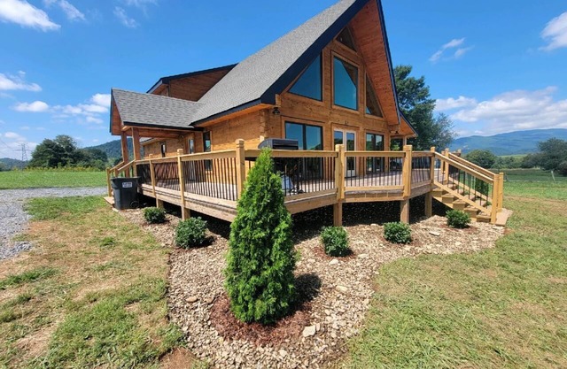 3BD/2.5BA Tennessee Mountain Trout Lodge by Watauga Lake & River