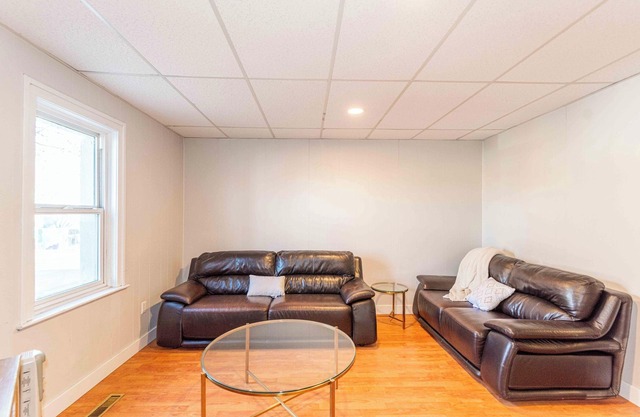 3bdrm unit on Whyte Ave