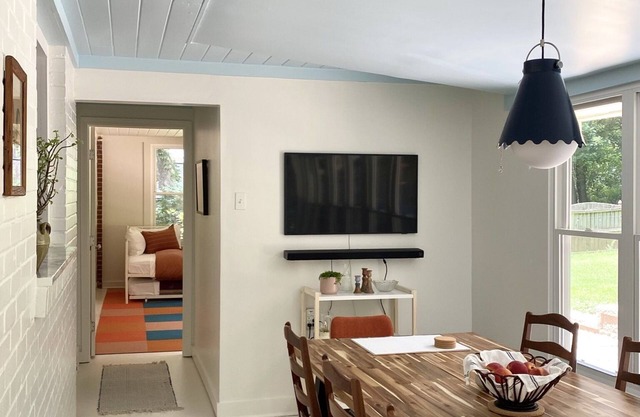 3bed 1.5 bath midcentury home near Emory University