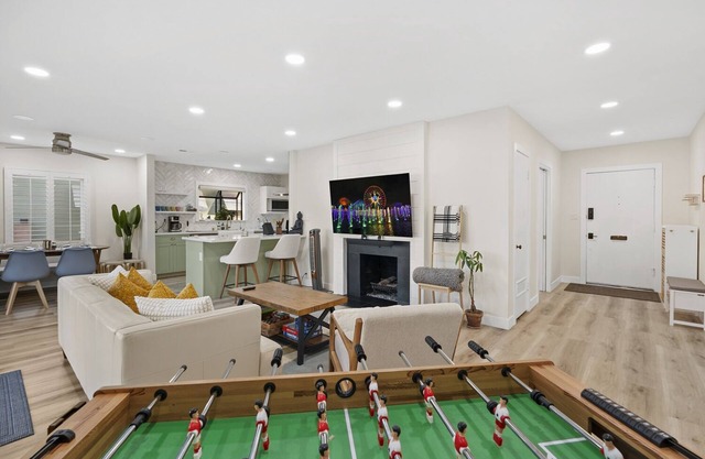 3BR/2BA family-friendly home only 10min from Disneyland!