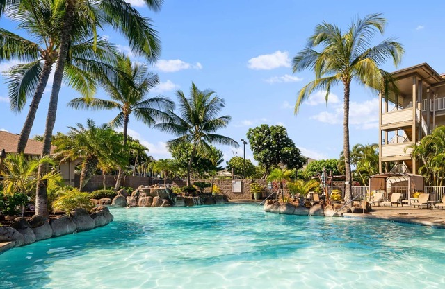 3BR Apt near Kam 1 Beach, Pool, Hot Tub, Gym, BBQ
