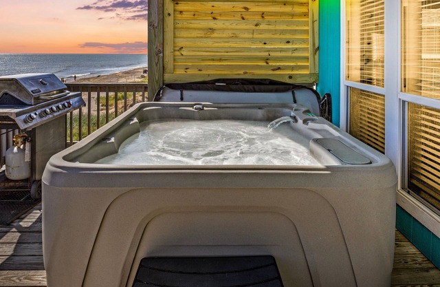 3BR Beachfront | Hot Tub, Gulf Views & Pet-Friendly