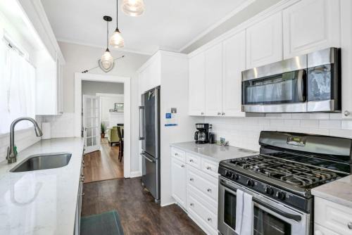 3BR Brick Haven - Mins to USC