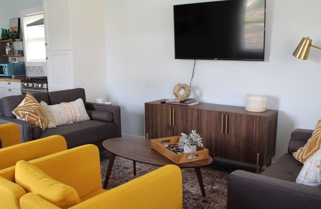 3BR Downtown Oasis in Pendleton Heights