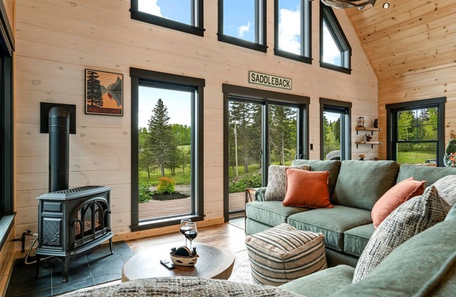 3BR Escape w/Hot Tub + Grill + Fireplace