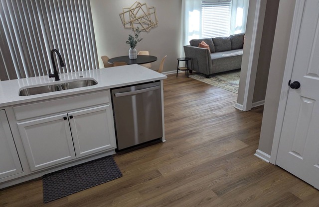 3BR Family Home nr Royals&Chiefs Stadium w/fenced yardnn