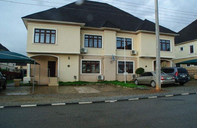 3BR House close to Novare Mall. 13mins from Airport and 15mins to City Gate.