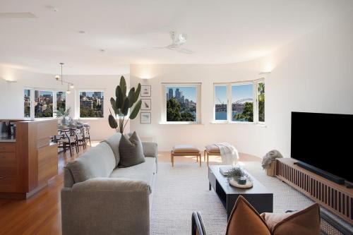 3BR Penthouse Harbour Views