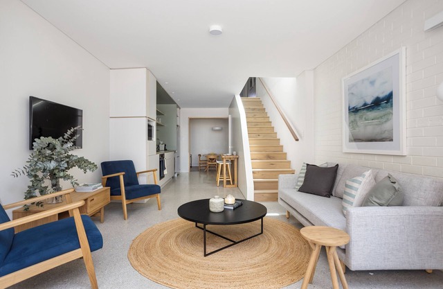 3BR 'Urban Serenity' in Glebe: Modern Comfort & Ideal Location