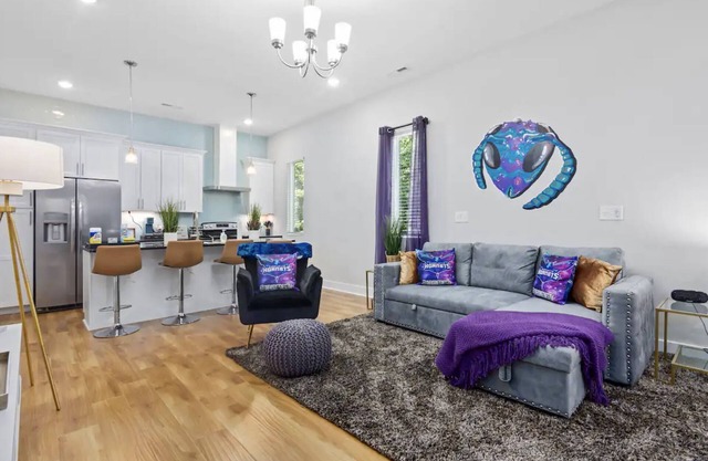 3rd ward beauty: 2 kitchens, 2 living rooms, Great space for large groups!