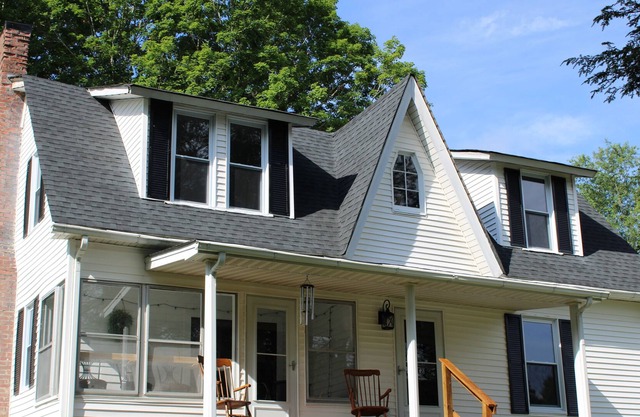 4 Bdrm 2 Bth Farmhouse
