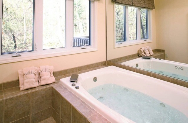 4 Bed/4 Bath Crossville Unit - Sleeps 6 Comfort.