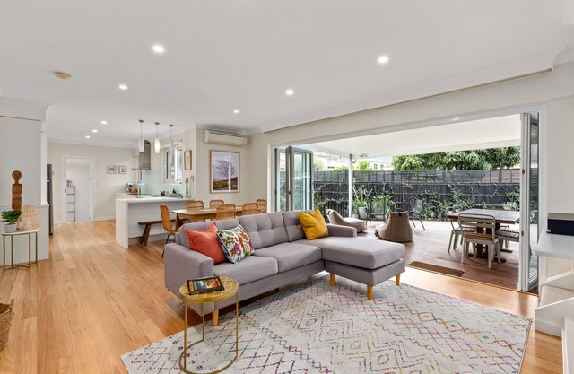 4-Bed Coastal Family Vacation Haven with Garden