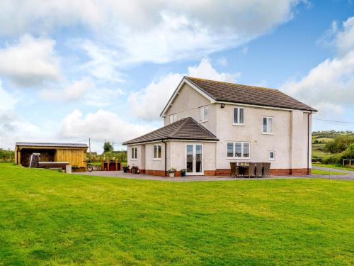 4 Bed in Denbigh 78960