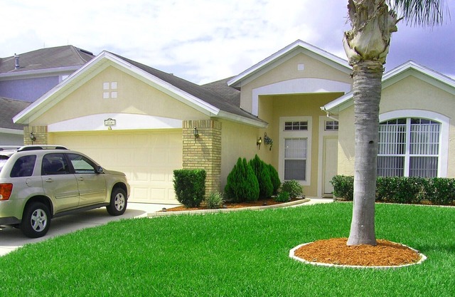 4 Bed Villa with private pool overlooking Golf course and near Disney!